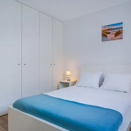 Brand New 2 Bdr Flat W/rooftop Pool By Lovelystay Апартаменты