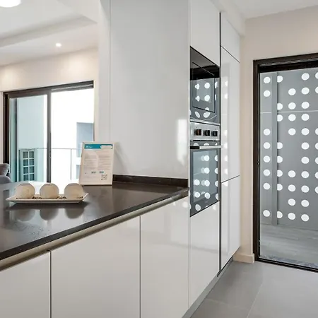 Brand New 2 Bdr Flat W/rooftop Pool By Lovelystay *