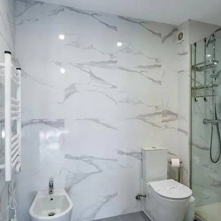 Brand New 2 Bdr Flat W/rooftop Pool By Lovelystay