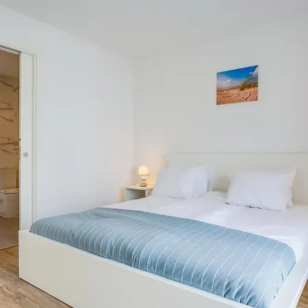 Apartment Brand New 2 Bdr Flat W/rooftop Pool By Lovelystay