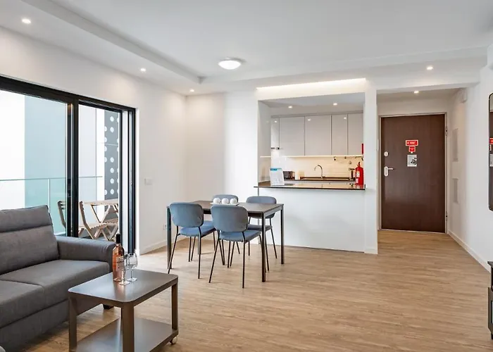 Brand New 2 Bdr Flat W/rooftop Pool By Lovelystay *