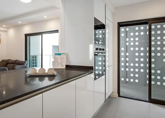 Brand New 2 Bdr Flat W/rooftop Pool By Lovelystay *